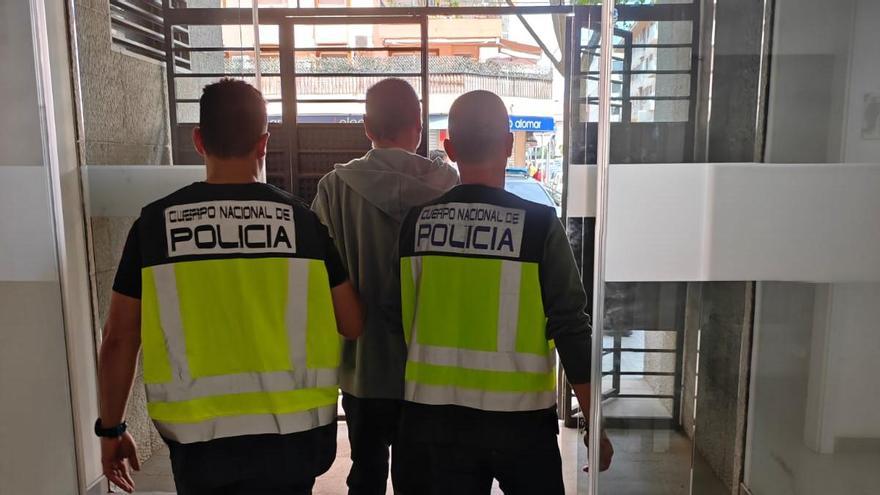 La Policía interviene una pistola al detenido por pegar una paliza a un nonagenario en el hipódromo de Palma para robarle un reloj de 70.000 euros