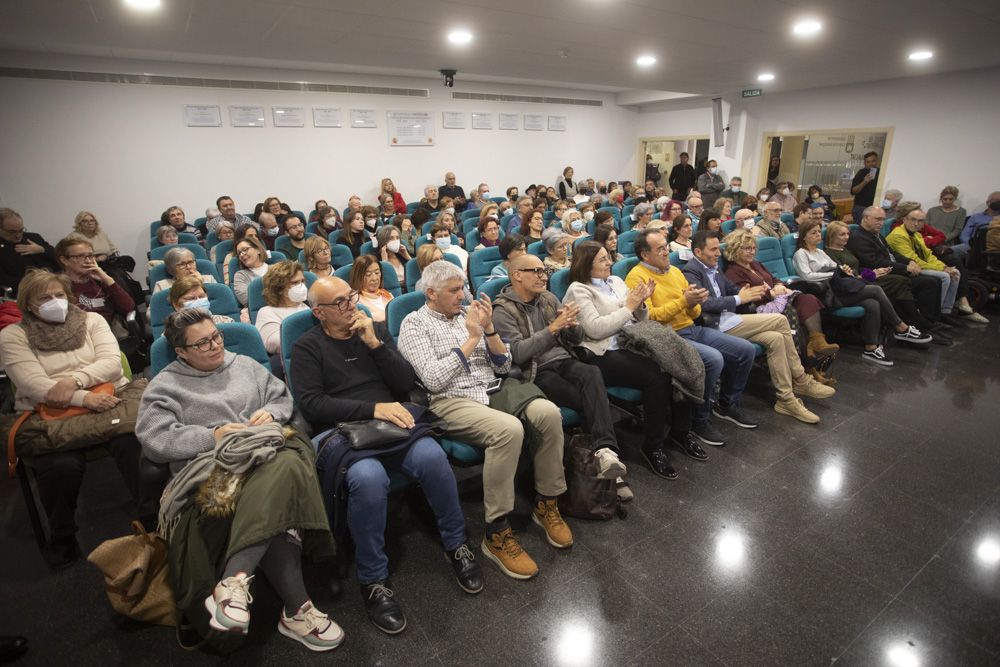 Canet d'En Berenguer. El magistrado Joaquín Bosch llena el salón de actos del ayuntamiento en uno de los actos por el 25N.