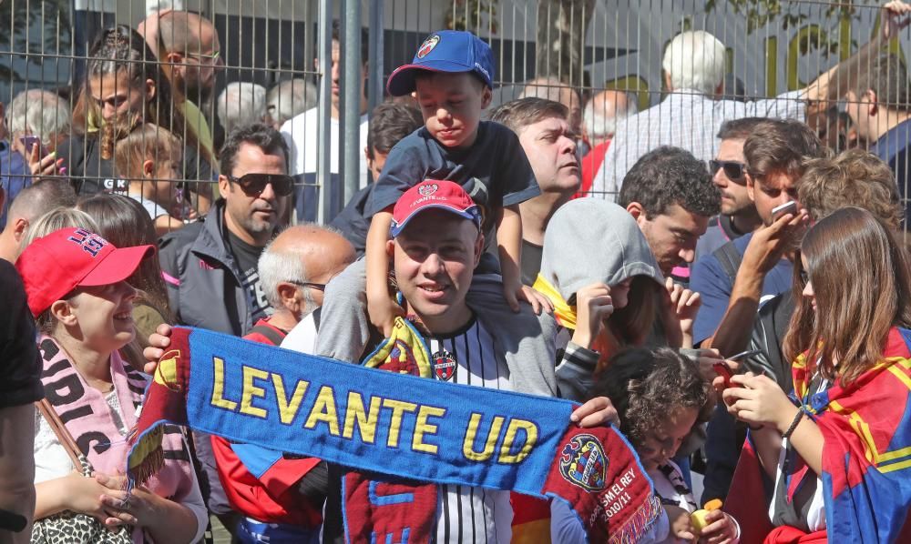 Así vive el Derbi la afición del Levante UD