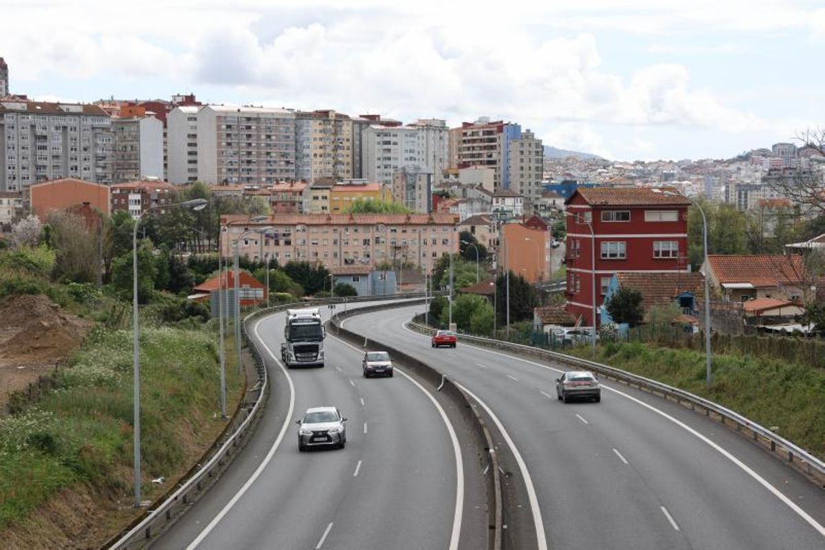 La AP-9 en el acceso a Vigo a la altura de Teis. | // ALBA VILLAR