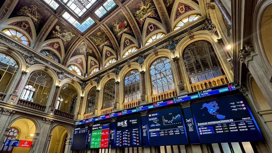 El Ibex 35 busca su tercer máximo histórico consecutivo pese al desplome de Asia