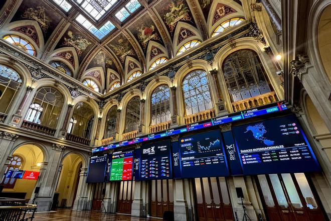 El Ibex 35 busca su tercer máximo histórico consecutivo pese al desplome de Asia