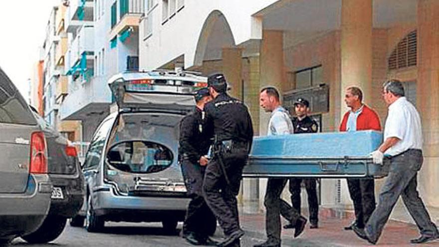 Piden 19 años a un hombre por asesinar  al supuesto amante de su esposa en Maó