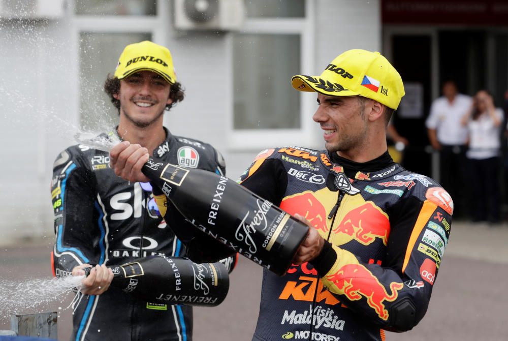 Dovizioso ganó en Moto GP, el portugués Oliveira en Moto 2 y Di Gianniantonnio en Moto 3.