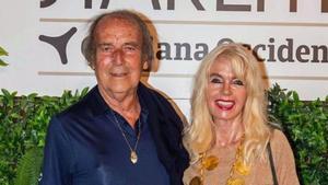 Luis Ortiz y Gunilla von Bismarck posan juntos en un concierto de verano en Marbella.