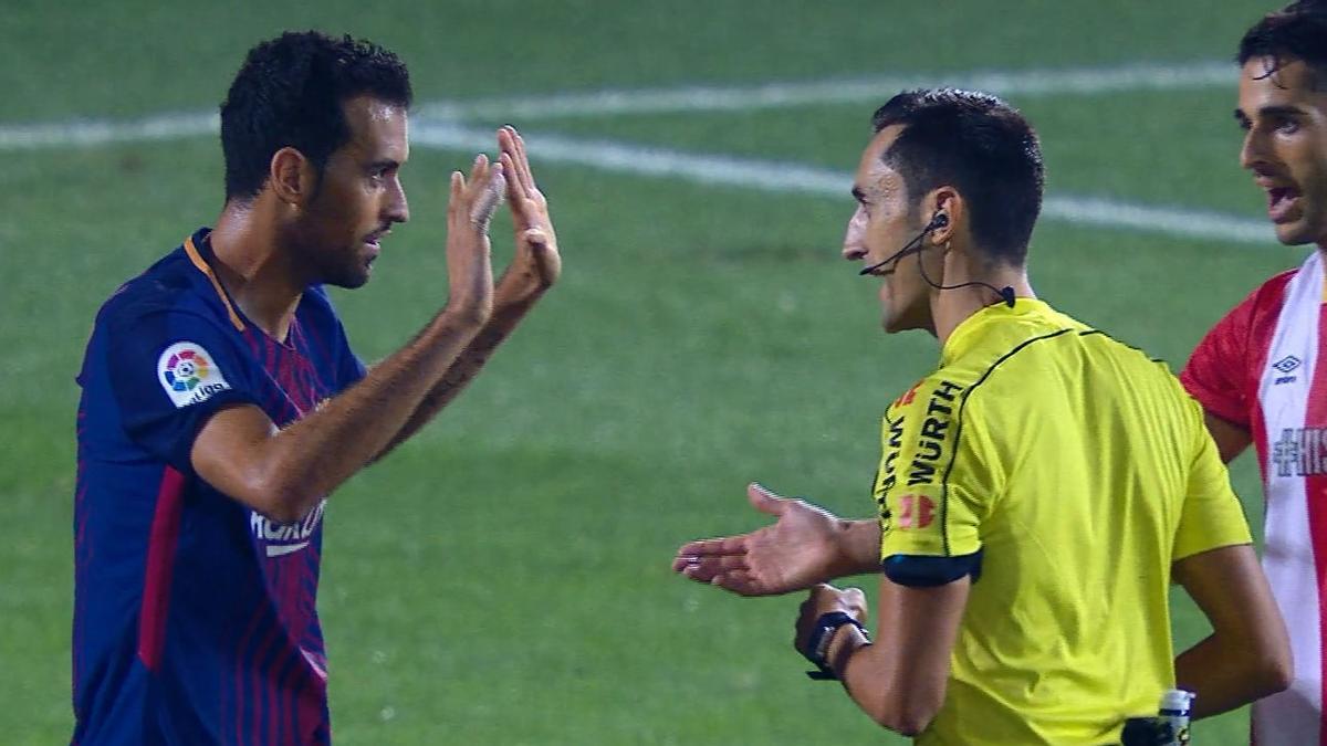 LALIGA | Girona-Barça (0-3): La confusión de Busquets con el árbitro