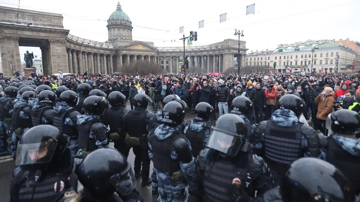 Una manifestación multitudinaria en Rusia en apoyo a Navalni.