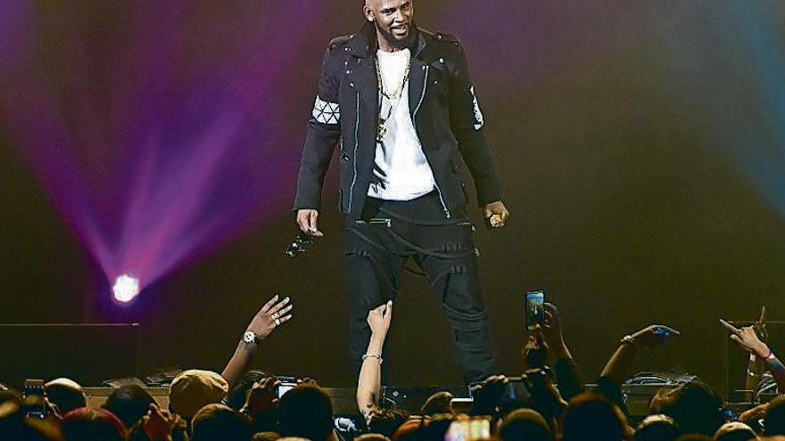 El cantante R.Kelly, en un concierto. // AFP