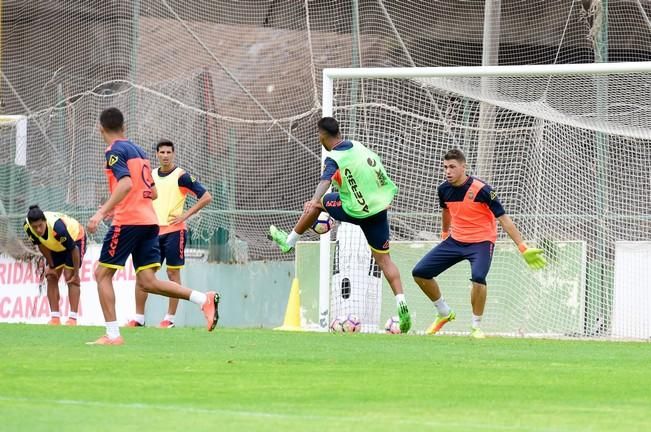 .Entrenamiento de la UD Las Palmas en Barranco ...