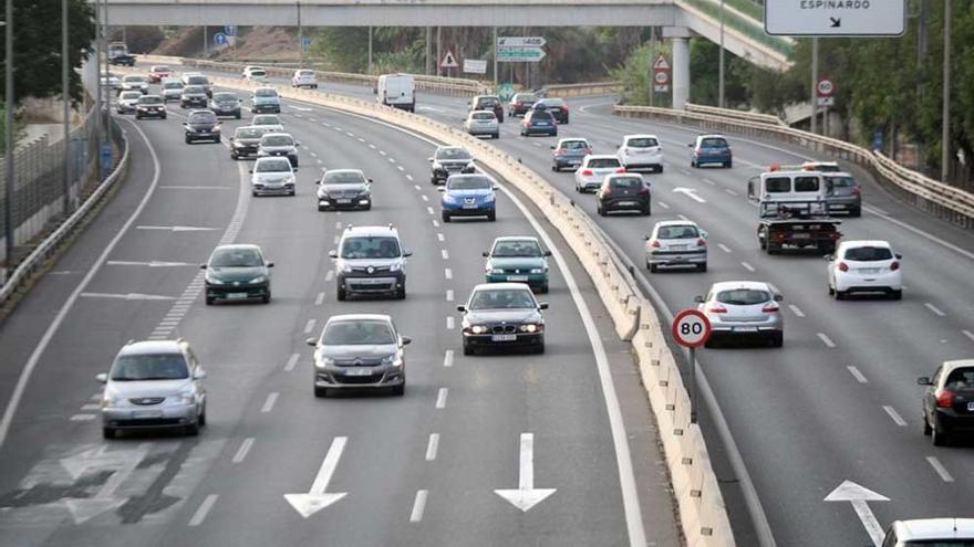 La afluencia de turistas por la festividad de Santiago se dejó notar desde ayer en las carreteras murcianas.