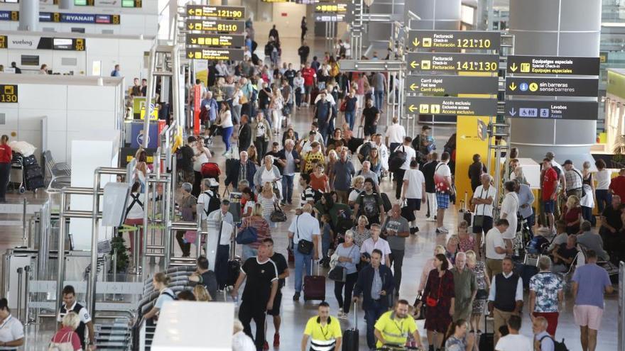 El tráfico de pasajeros en el aeropuerto crece un 8,2% hasta septiembre con un total de 11,8 millones