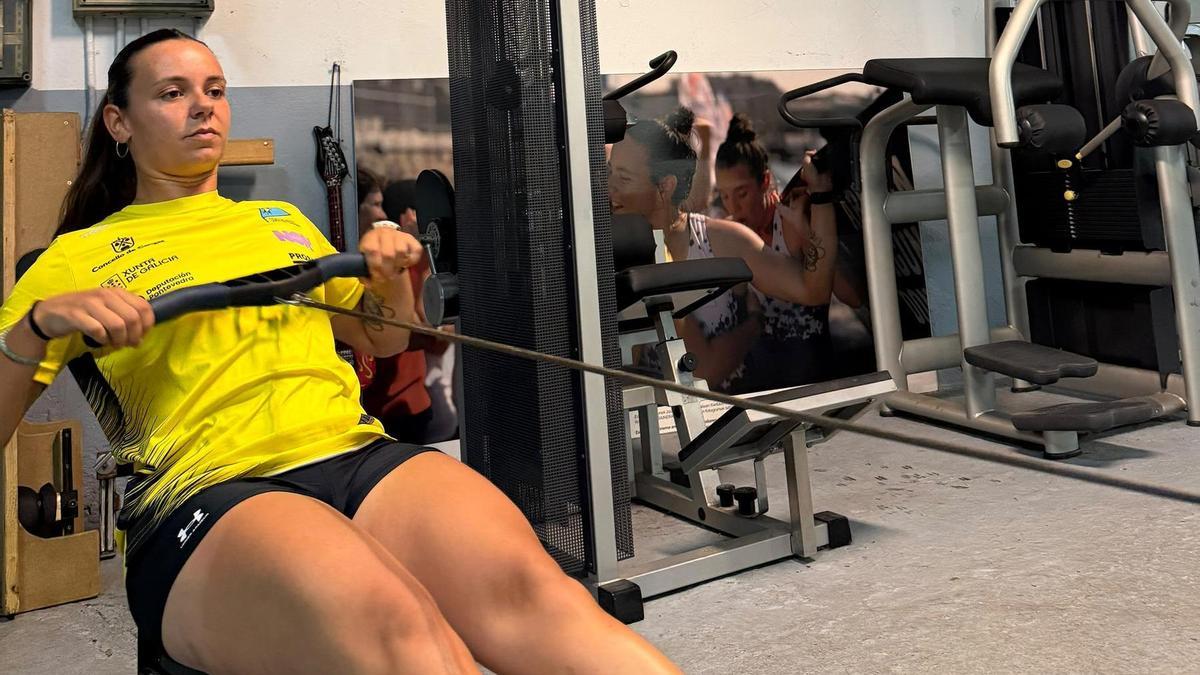Beti Piñeiro entrenando en el gimnasio en Euskadi.