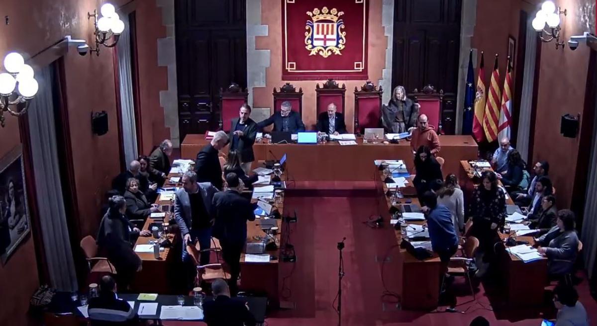 Els regidors fan una pausa per deliberar, aquest dimecres