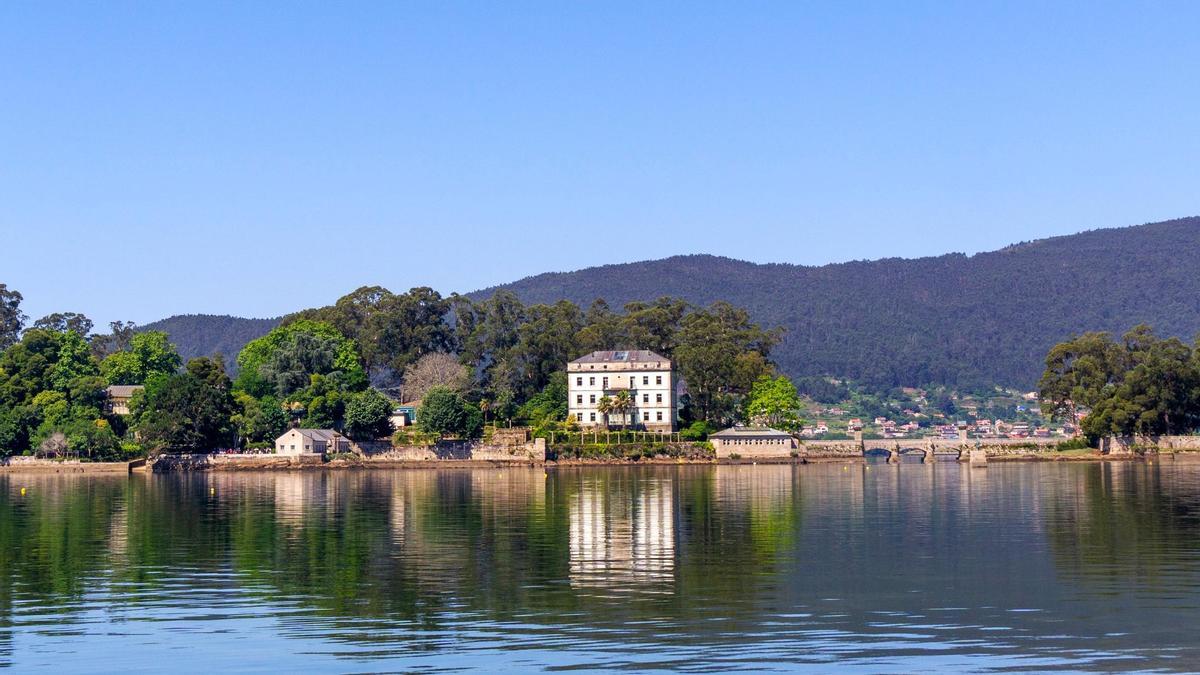Esta pequeña isla de Galicia mide menos de 250 metros pero tiene muchísima historia