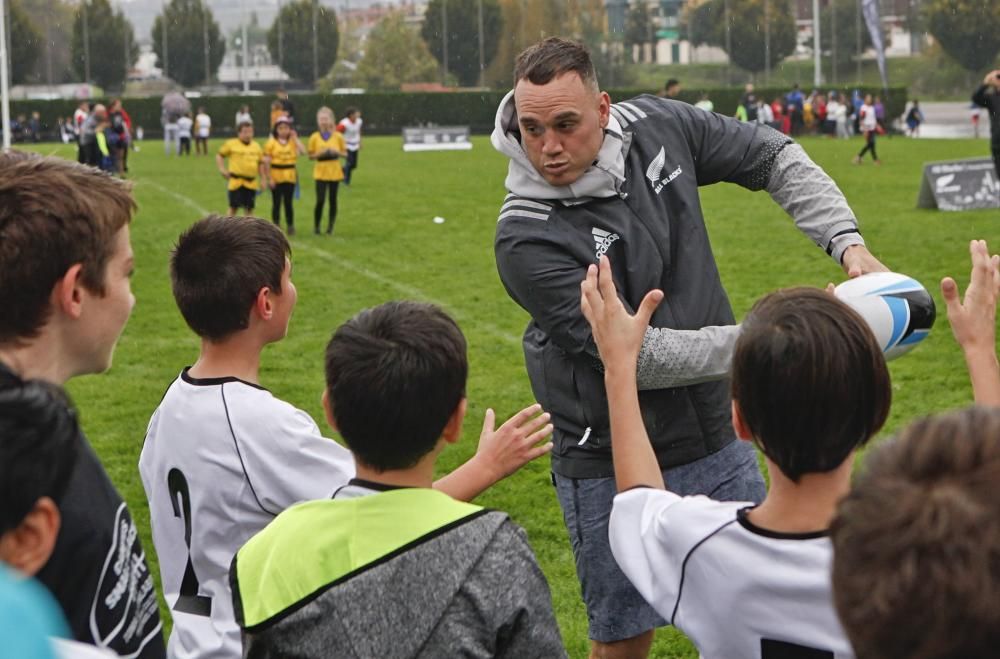 Los All Blacks dirigen un entrenamiento con alumnos en Gijón