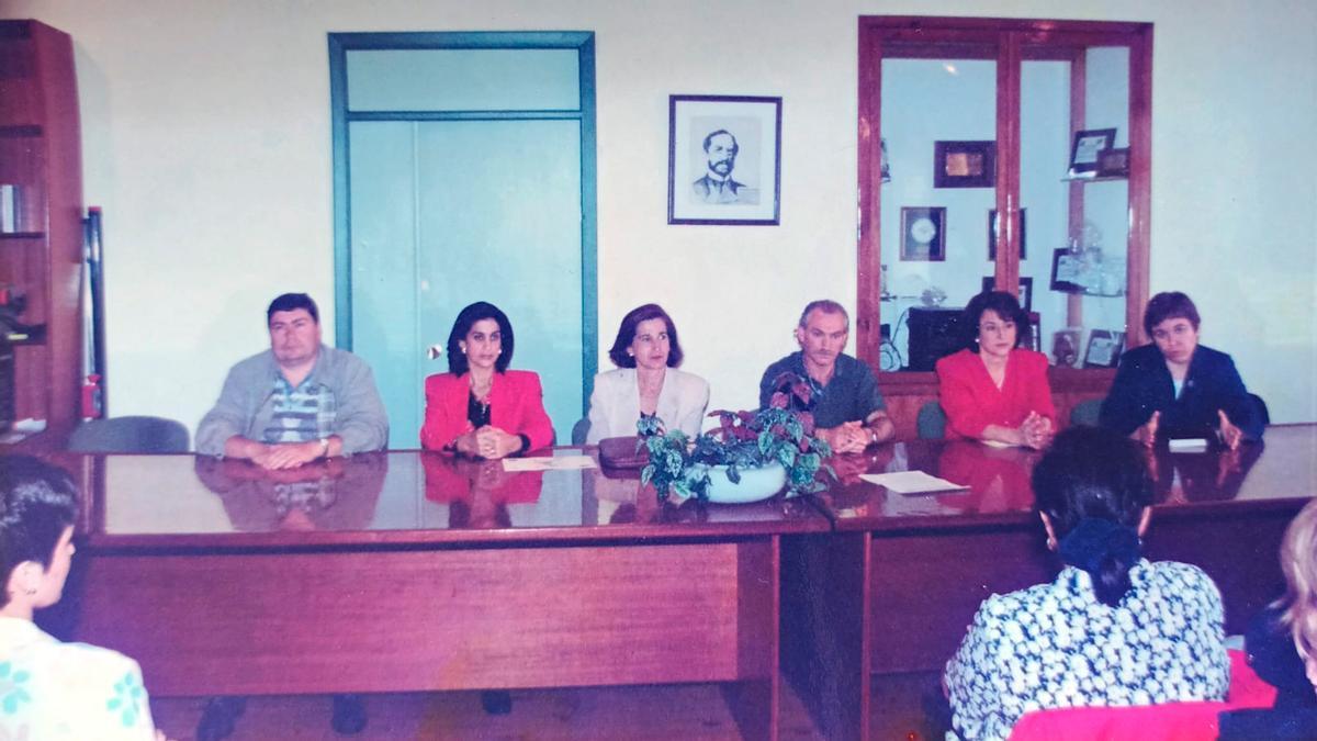 Presentando la Rede en Vigo, junto a cargos de la Confederación Española de Mujeres.