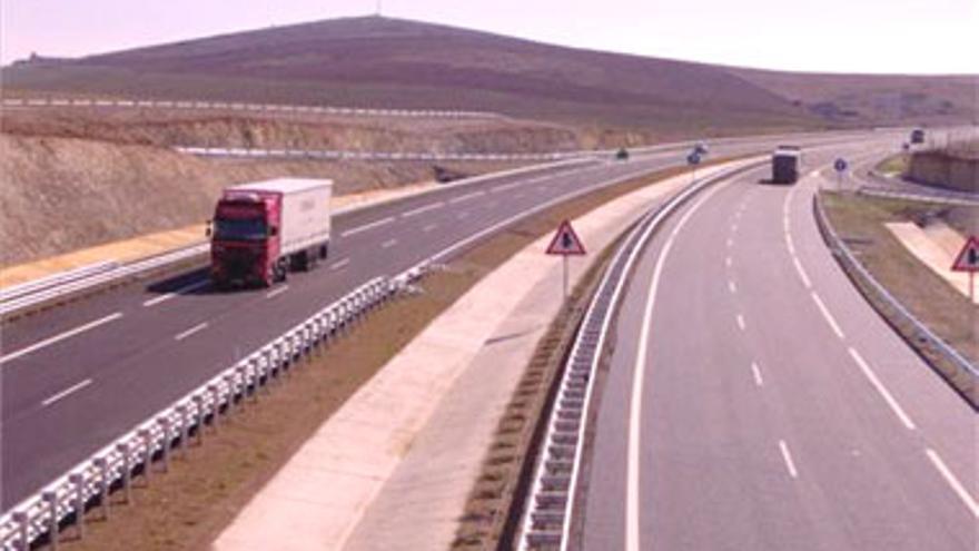 Fomento abre mañana al tráfico el tramo límite provincial de Badajoz-Santa Olalla de la Autovía de la Plata