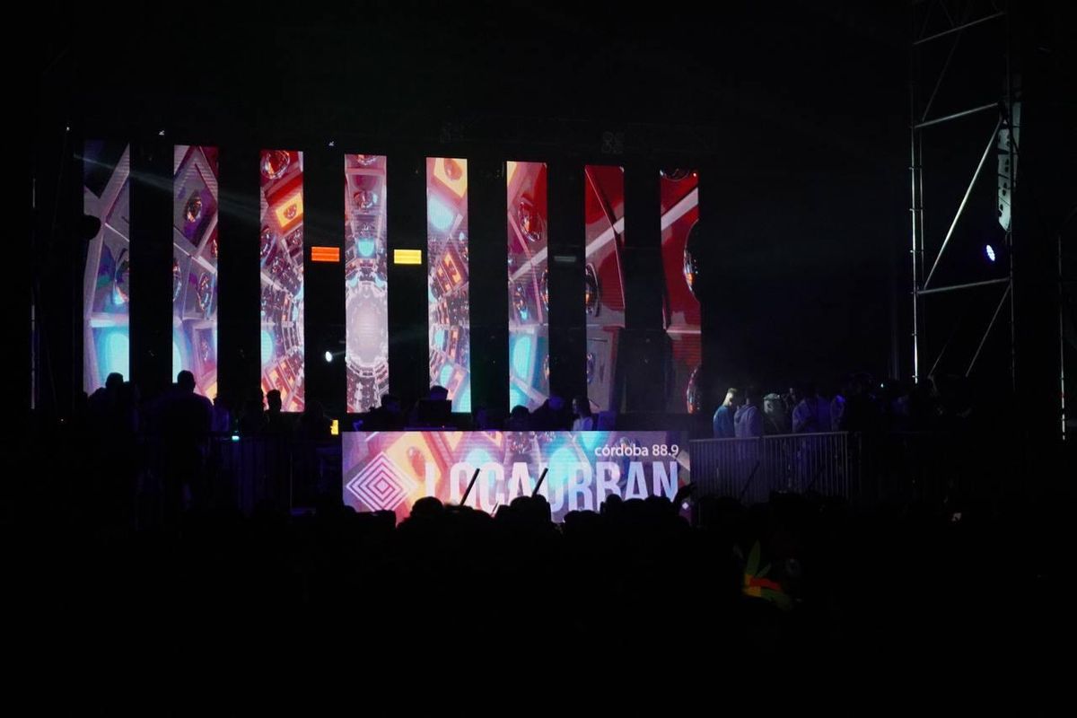 El Crazy World lleva a miles de jóvenes a El Arenal de Córdoba.