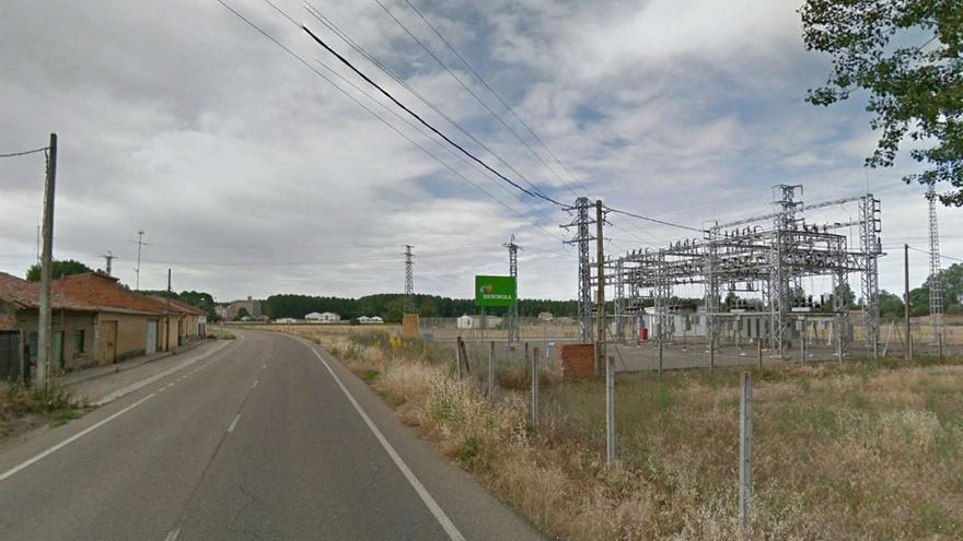 Estación eléctrica de Iberdrola en la carretera entre Benavente y Santa Colomba de las Monjas.