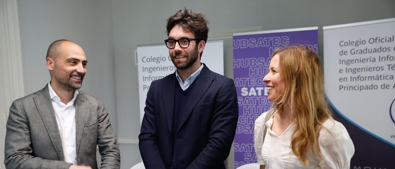 Paulino Álvarez, Sergio Rodríguez e Irene Cid, ayer, en el acto de firma del convenio.