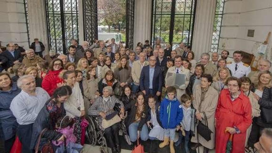 Foto de grupo tras el homenaje de ayer en Buenos Aires. // Diputación
