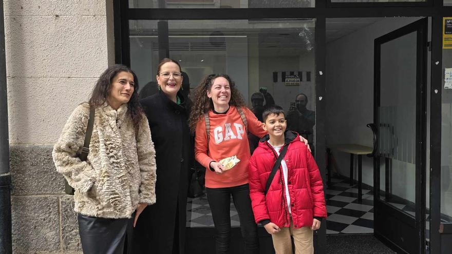Entregado el Cestón Navideño que sorteaban escolares del Colegio Reconquista, de Cangas de Onís