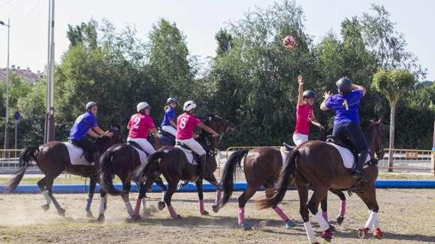 Instante del partido de &#039;horseball&#039;. // Bernabé/Ana Agra