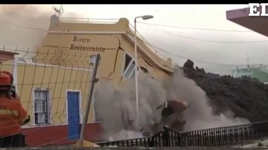 Cae un restaurante arrastrado por la lava en Todoque