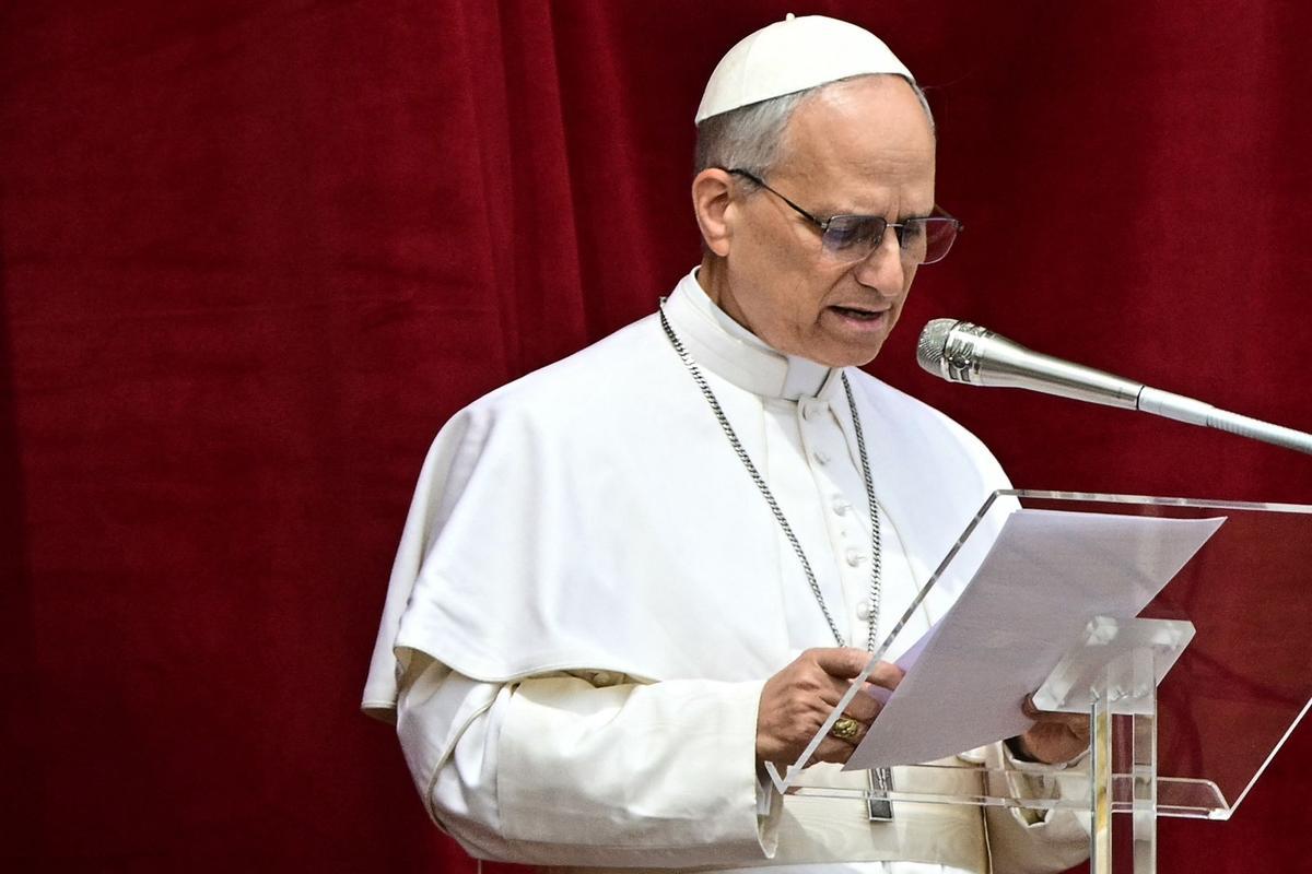 El papa León XIV reza su primer Regina Caeli en la Basílica de San Pedro