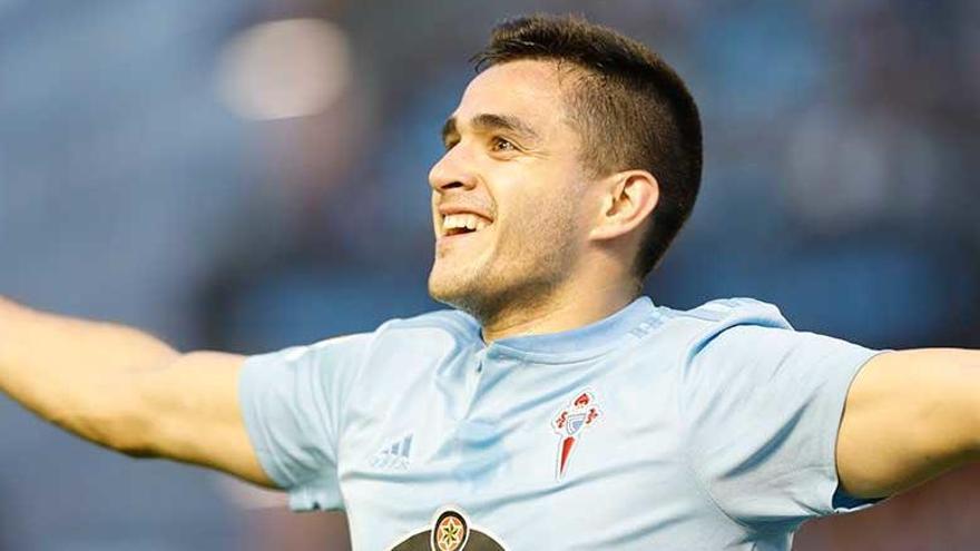 Maxi Gómez con la camiseta celeste. // Ricardo Grobas