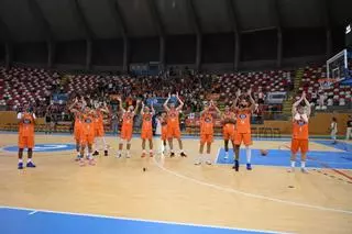 El Leyma se presenta ante la 'Familia Naranja' en Marineda City