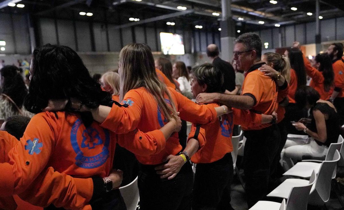 Los voluntarios madrileños despiden al Papa en Ifema.