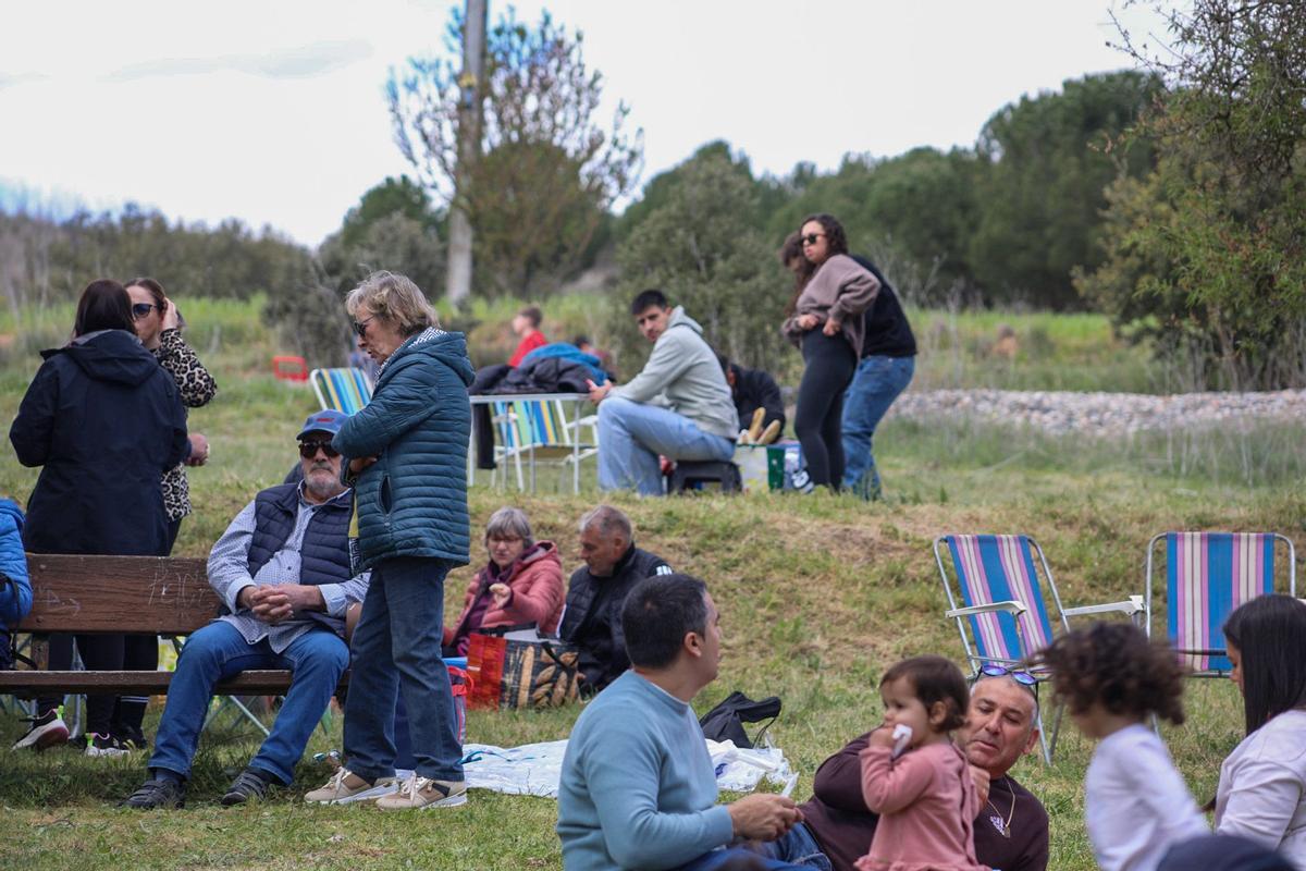 GALERÍA | Los zamoranos llenan la pradera de Valderrey en la romería del Cristo