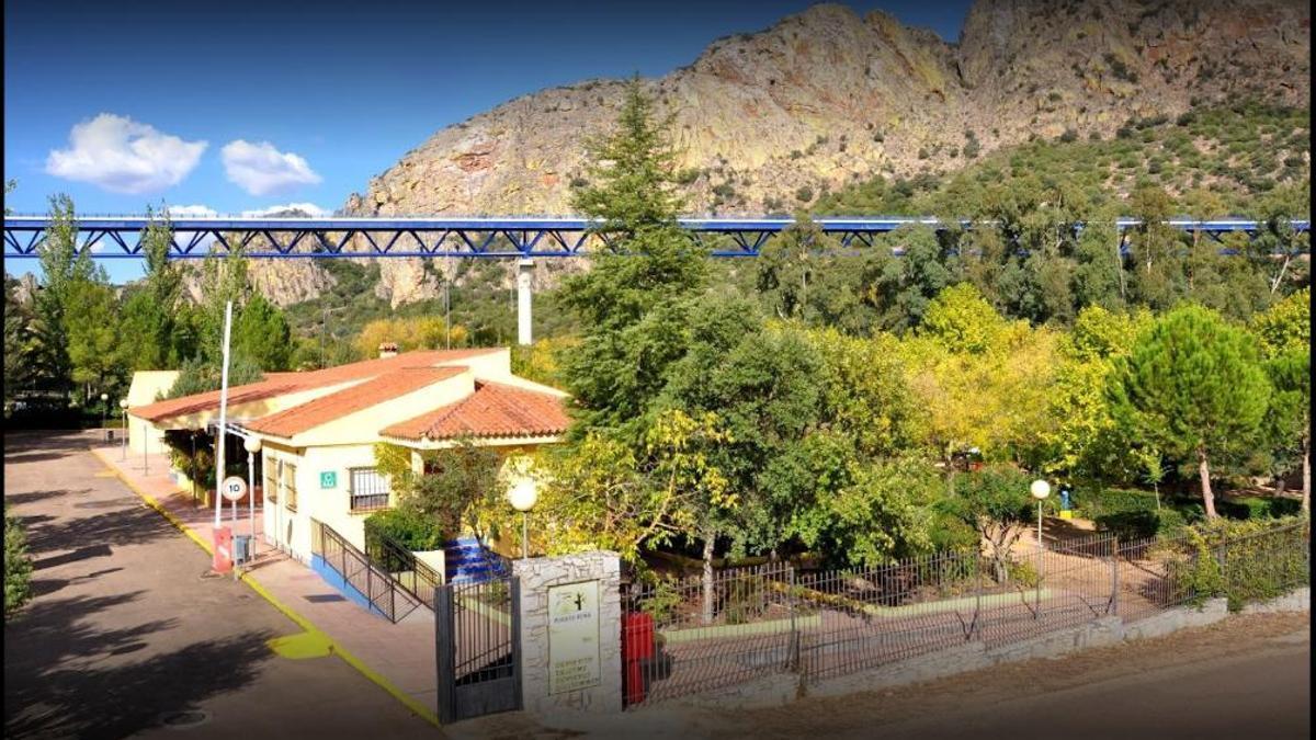 Camping de Puerto Peña, situado junto al embalse de García Sola.