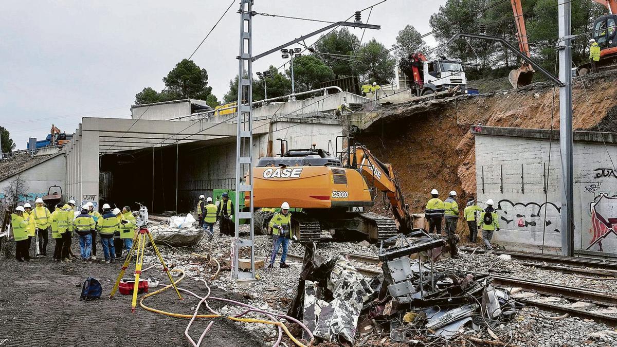 El muro de la AP-7 que se desprendió y provocó el accidente de tren de Gelida