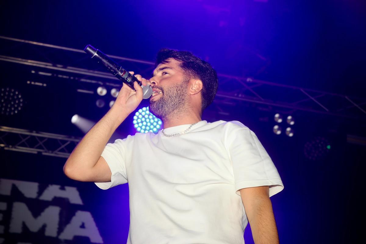 Chema Rivas durante su actuación en Torrent.