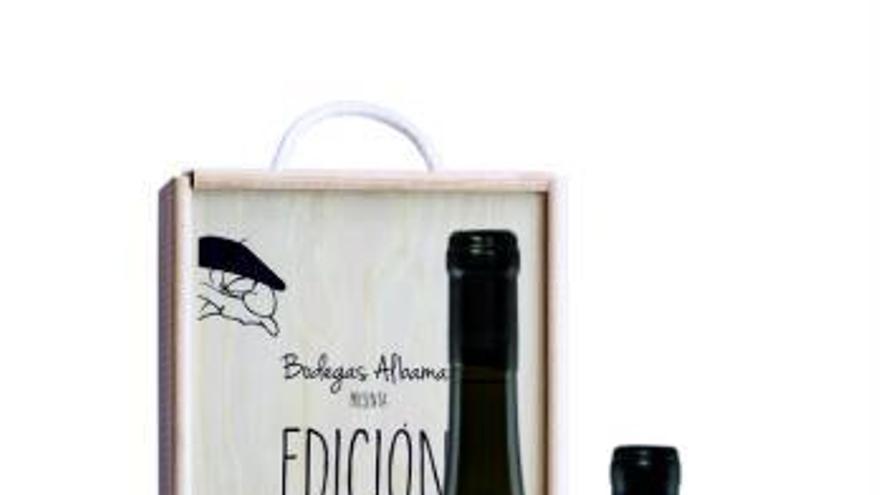 Botellas de albariño y mencía con el etiquetado de la edición especial. A  la derecha, viñeta de Gogue.  //FDV