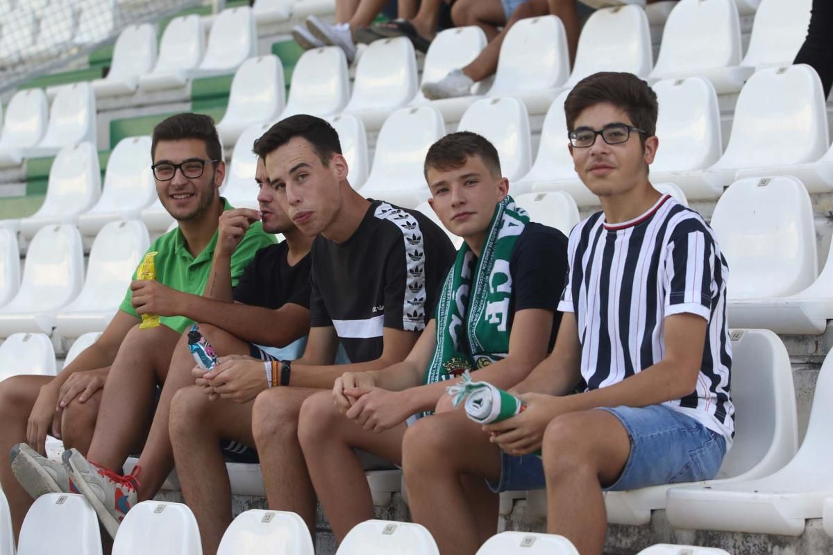 Los aficionados del Córdoba CF en el Arcángel