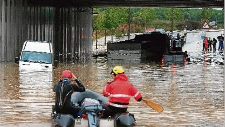 Temporal Les pluges causen inundacions i talls de carreteres a Tarragona