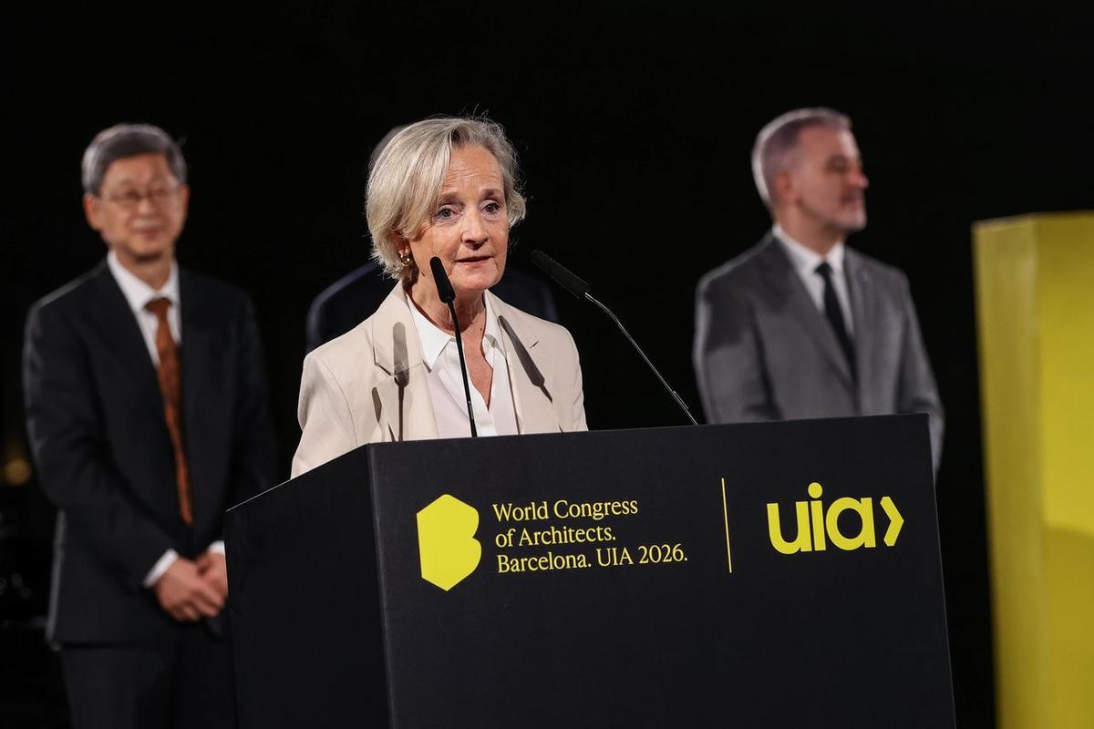 Marta Vall-llossera, presidenta del Consejo Superior de los Colegios de Arquitectos de España y del Congreso Mundial de Arquitectos, lee el manifiesto de Barcelona