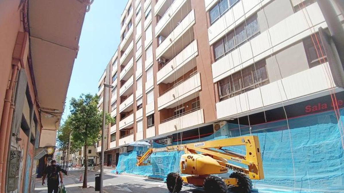 El lugar donde ha caído el trabajador, en la calle Despuig.