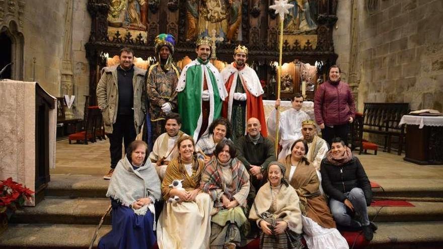 Los Reyes Magos y pastorcillos en la basílica de Santa María. // G.S.