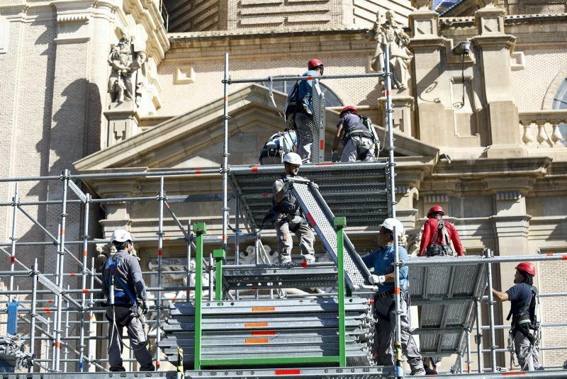 Montaje de la estructura de la Virgen del Pilar