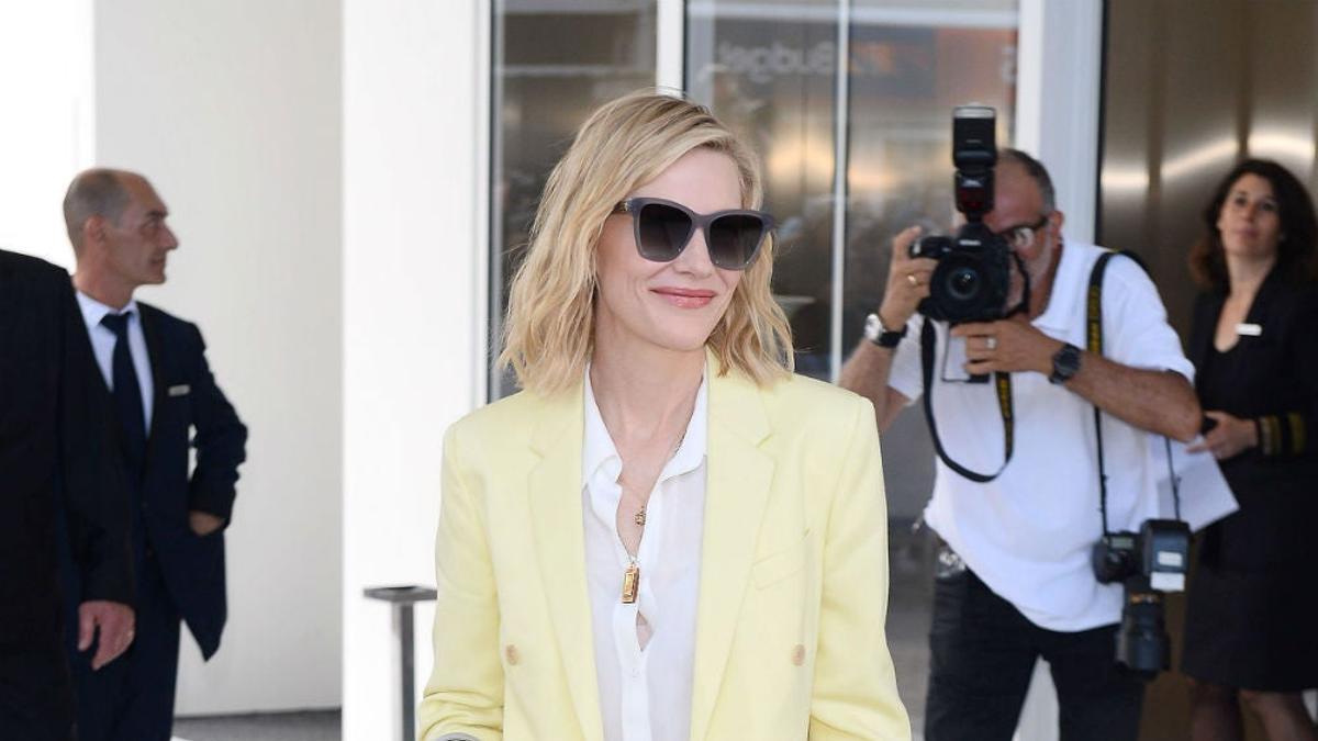 Cómo lucir con éxito un traje amarillo, por Cate Blanchett