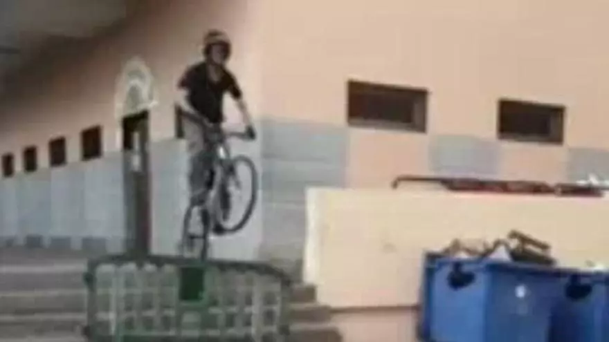 Quebranta la cuarentena para grabar temeridades en la bici