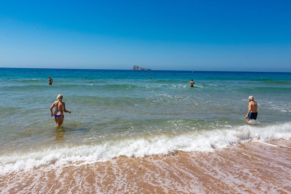 Quejas de usuarios en la apertura de las playas parceladas en Benidorm