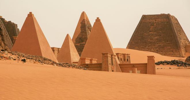 Las pirámides de Sudán son mucho más pequeñas.