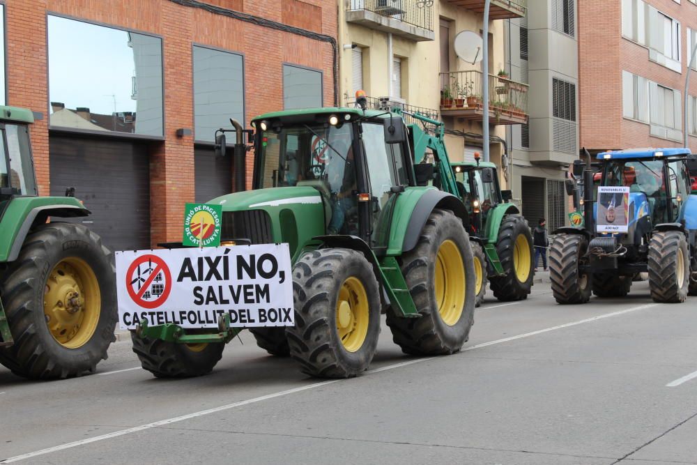 Una vintena de tractors encapçala la marxa lenta contra els macroprojectes de renovables