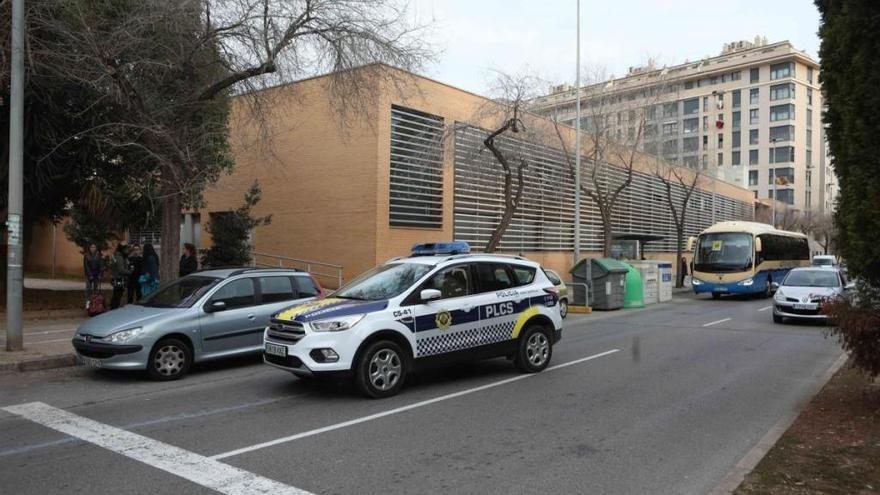 Un hombre intenta apuñalar a su &#039;ex&#039; a las puertas del colegio de su hijo en Castelló
