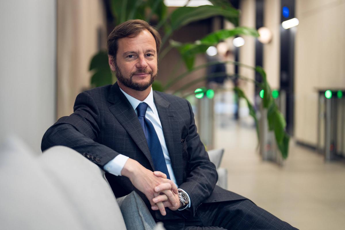 Almirall adverteix del "declivi" de les  farmacèutiques europees